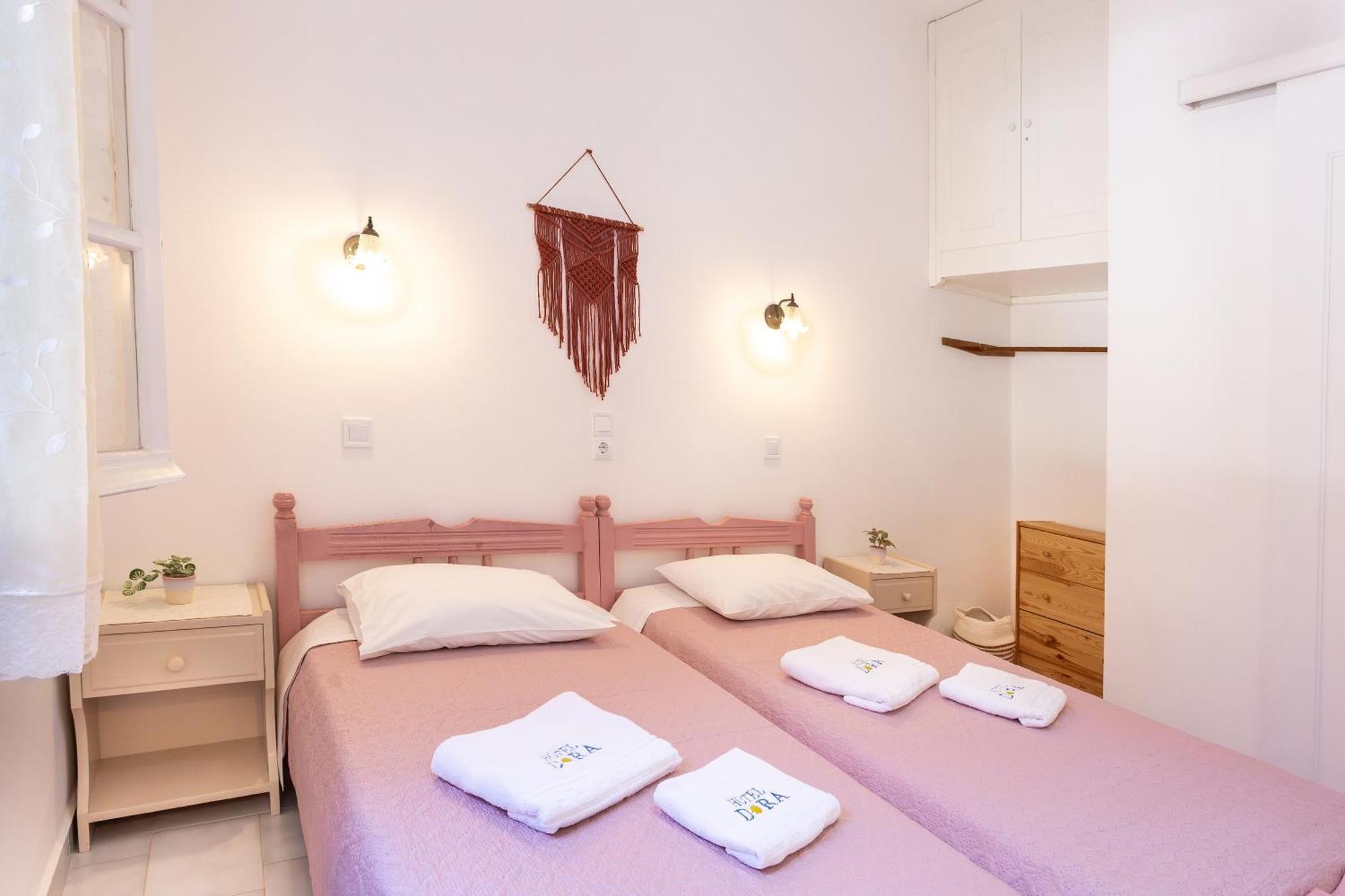 Dora'S Studios & Apartments Megas Gialos - Nites Bagian luar foto